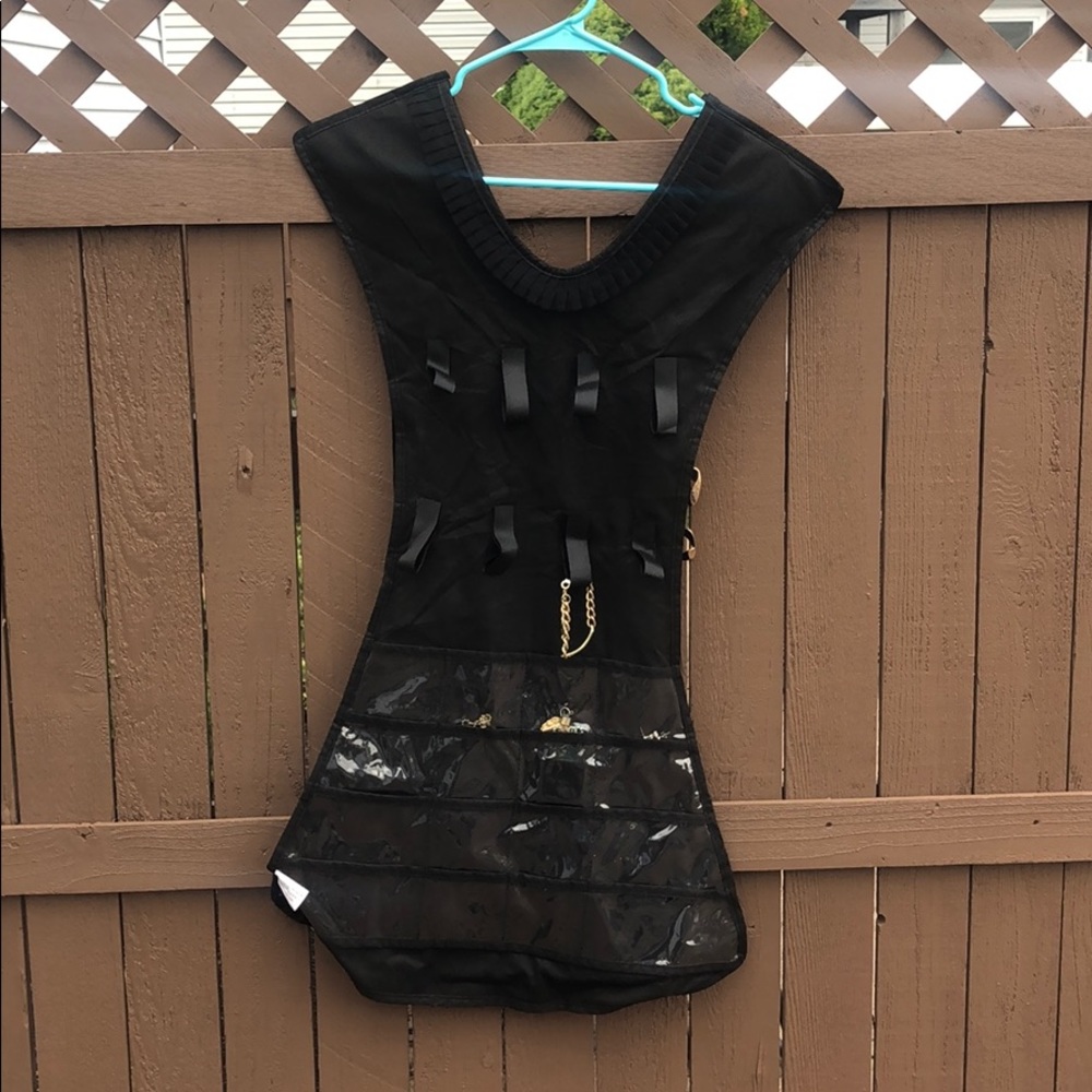 Hanging jewelry organizer